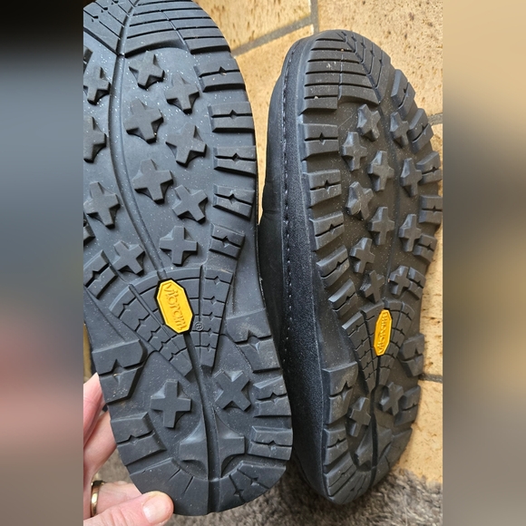 Chaco Women's Black Quilted Boots like new sz7.5 "Vibrum" - Picture 3 of 5